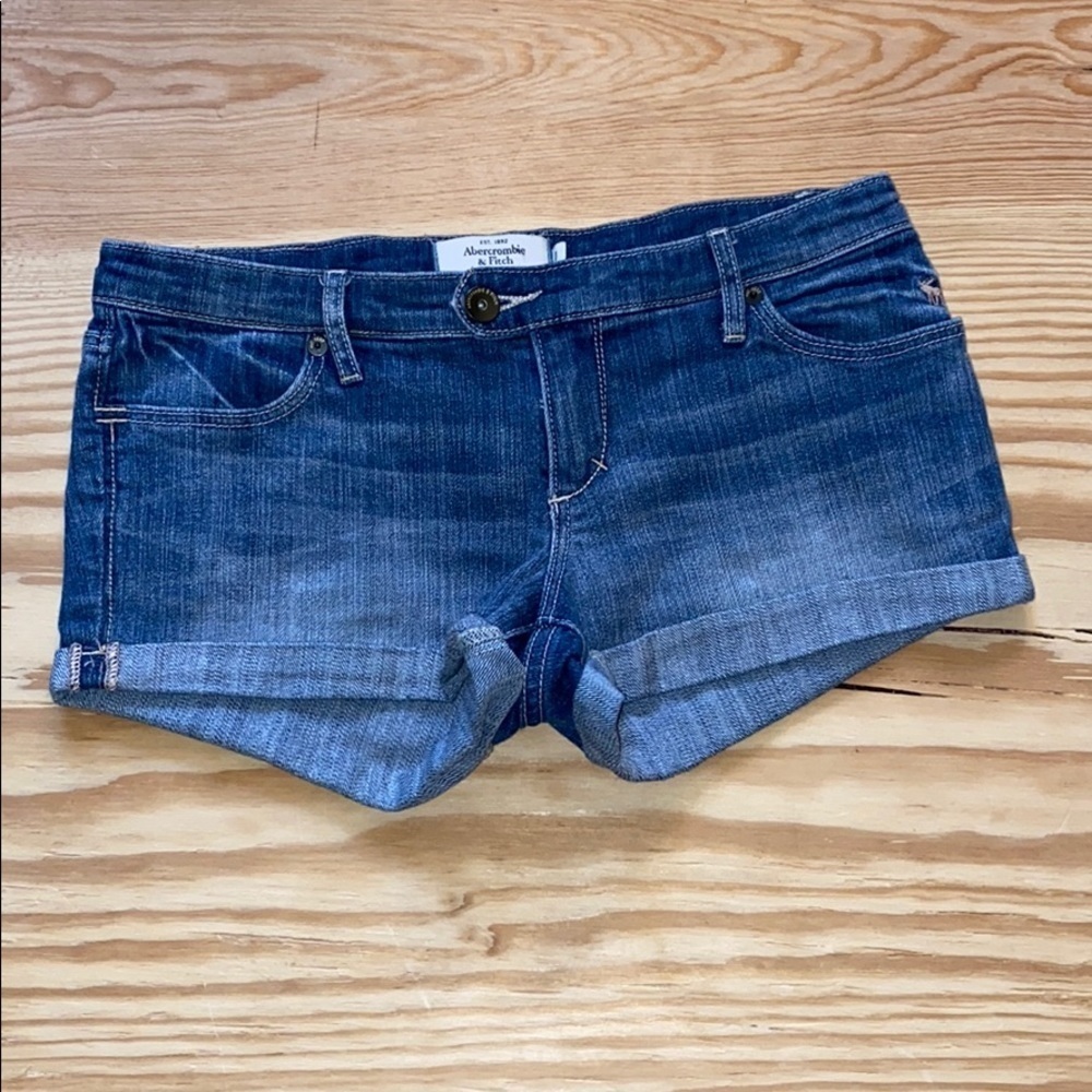 Barely worn Abercrombie & Fitch stretch shorts 🌟✨